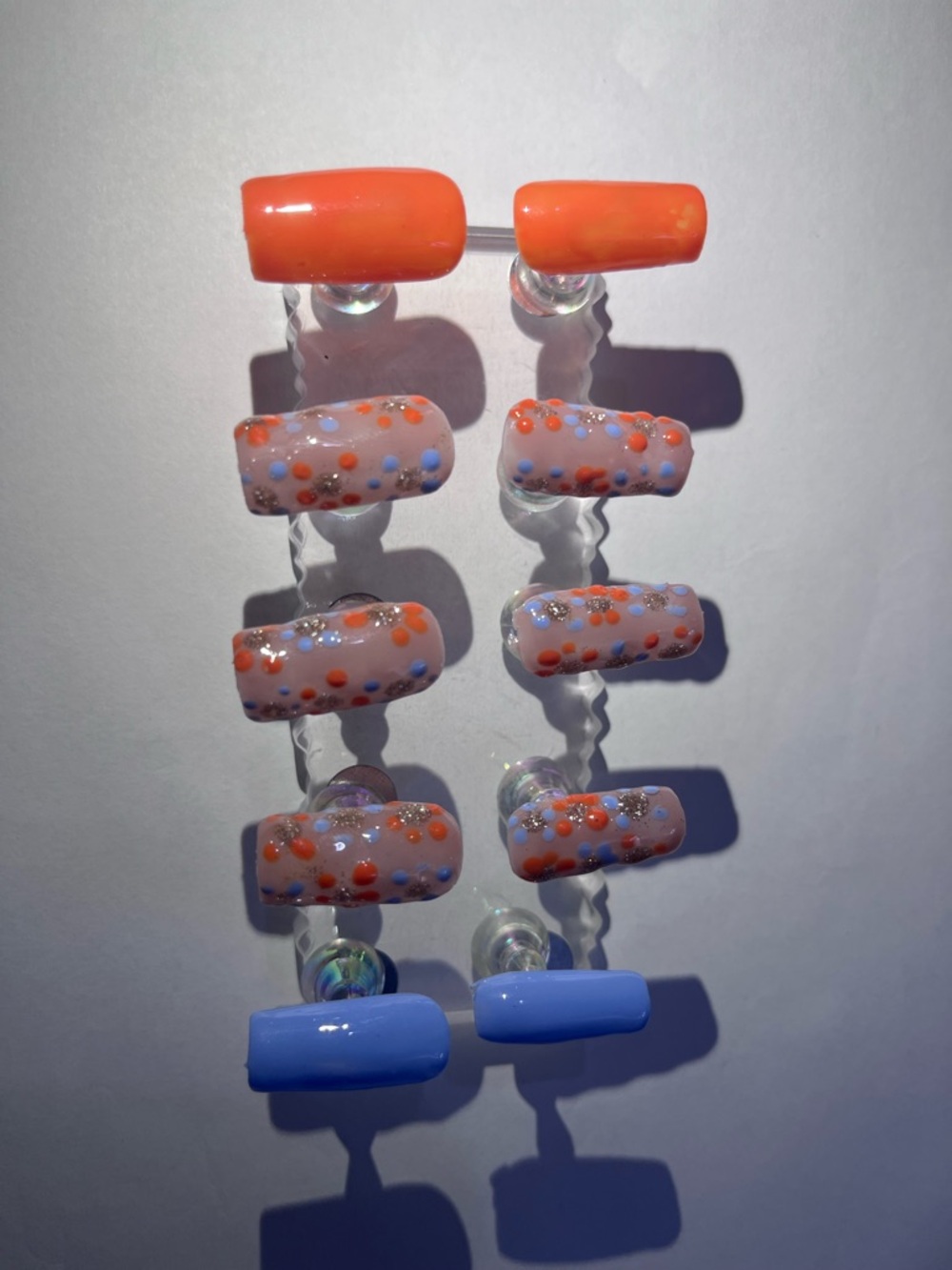 Press-On Nail Set – Coral Dot Accent & Periwinkle Tips